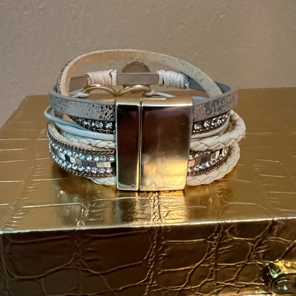 Gold Toned Heart Charm Magnetic Clasp Bracelet - Picture 4 of 6